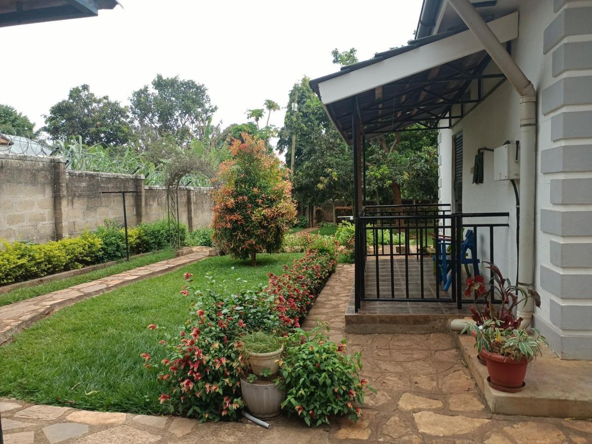 Aivilo Home Entebbe Luaran gambar