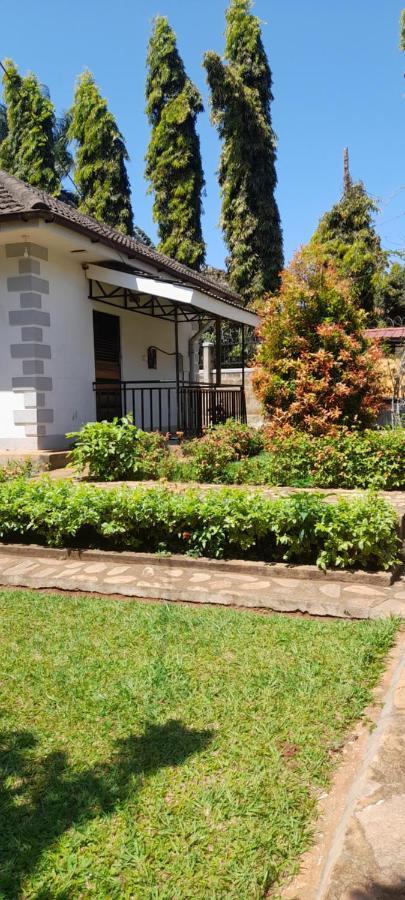 Aivilo Home Entebbe Luaran gambar