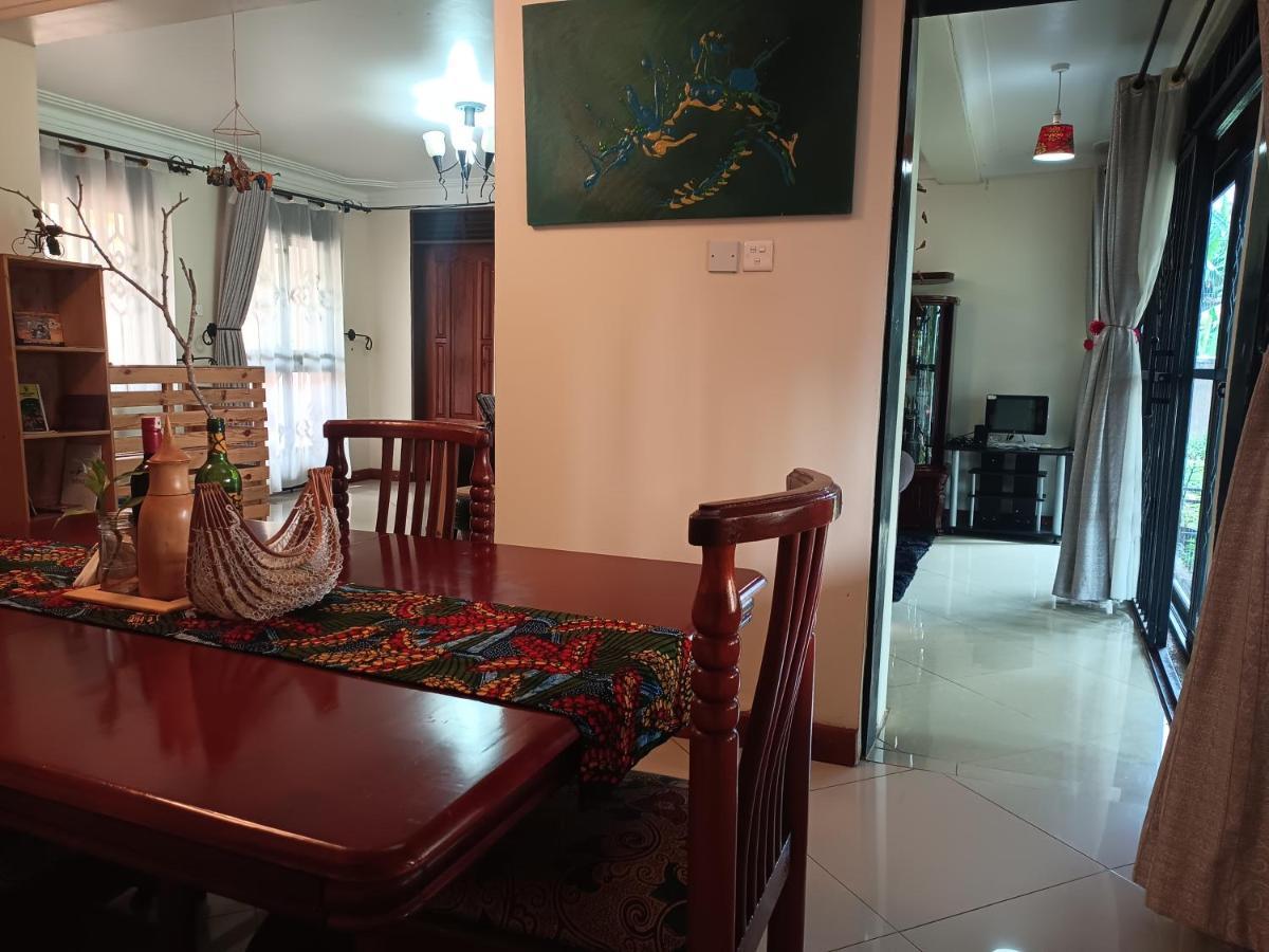 Aivilo Home Entebbe Luaran gambar