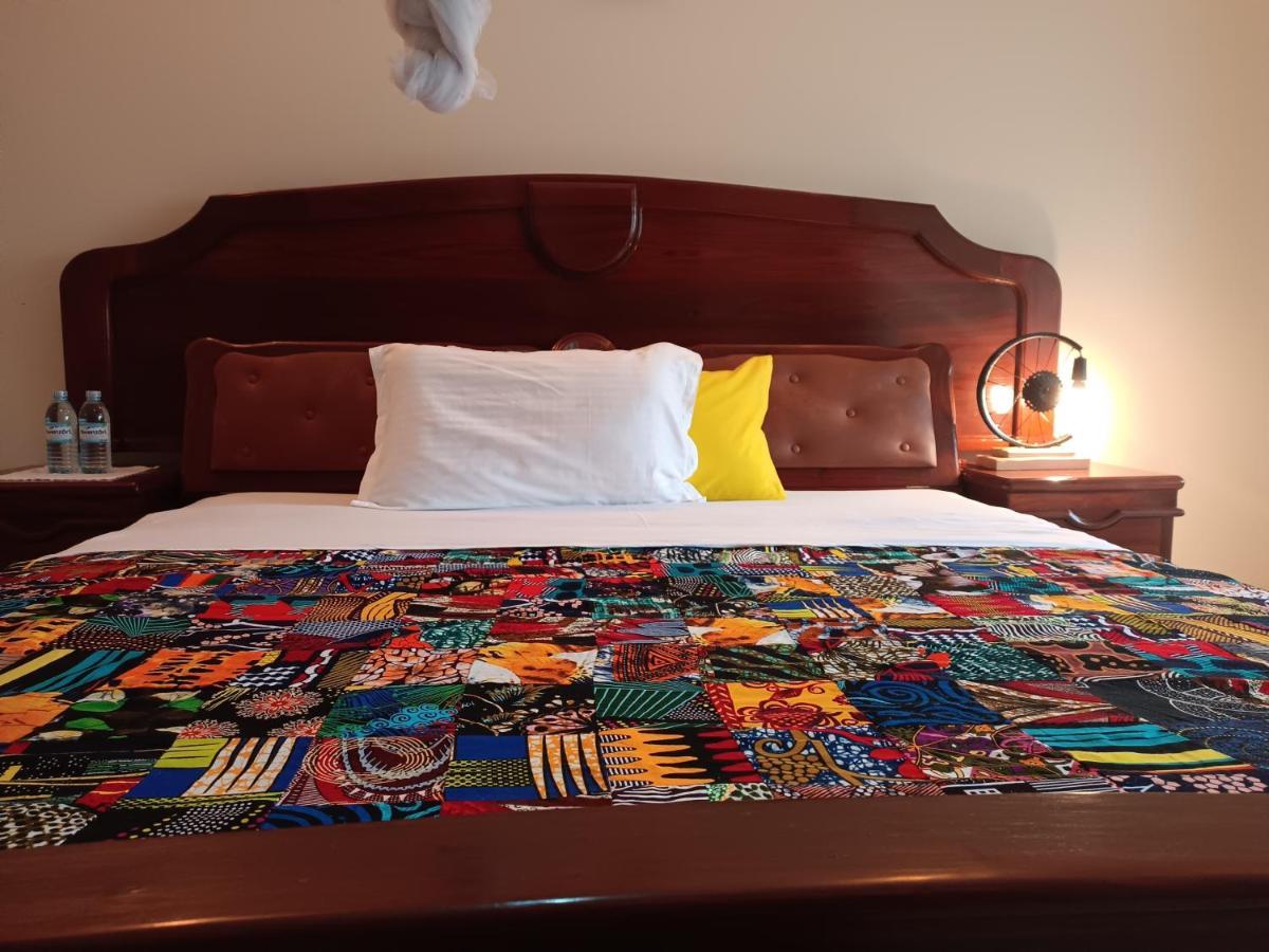 Aivilo Home Entebbe Luaran gambar
