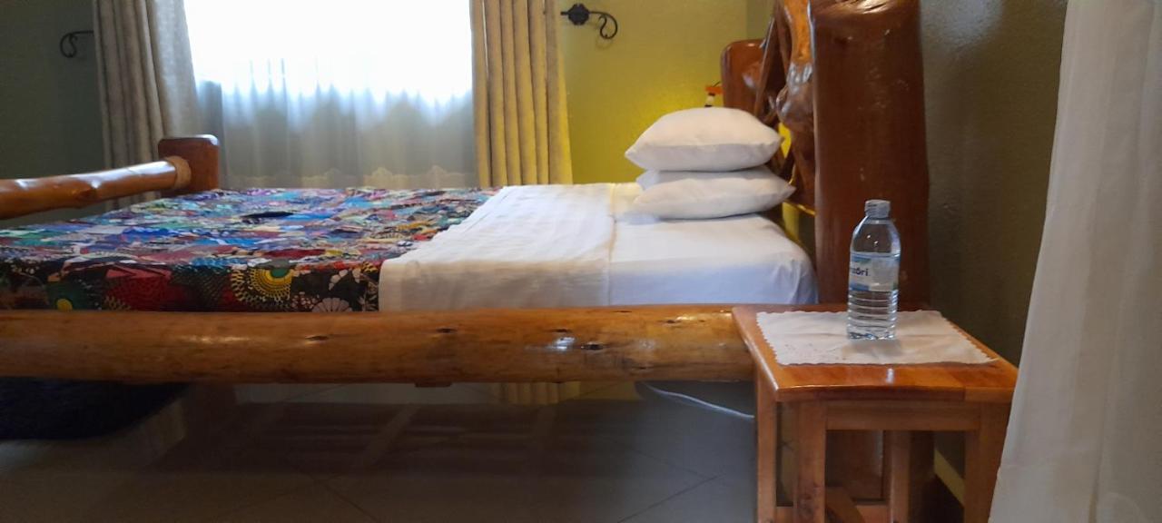 Aivilo Home Entebbe Luaran gambar