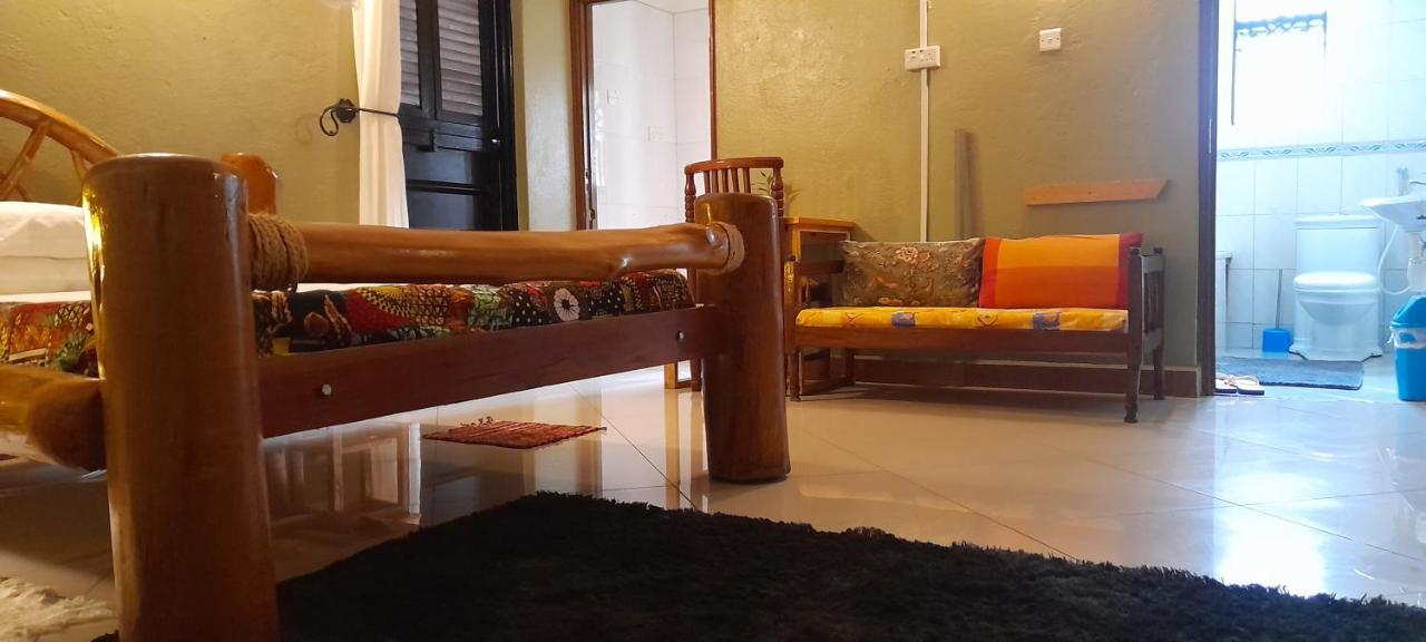Aivilo Home Entebbe Luaran gambar