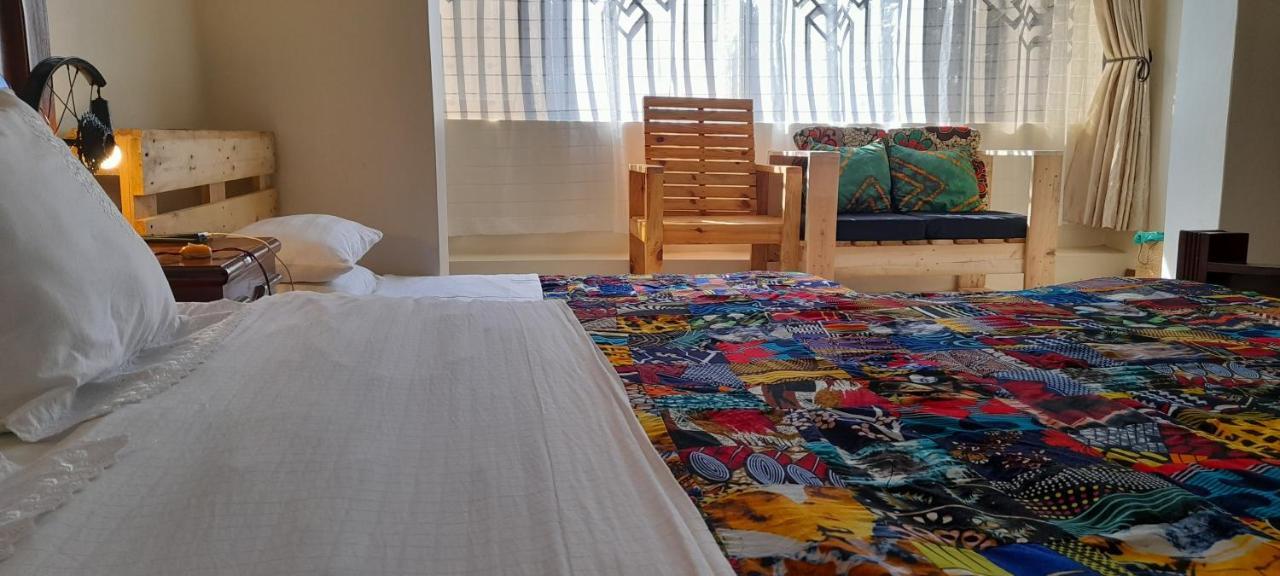 Aivilo Home Entebbe Luaran gambar