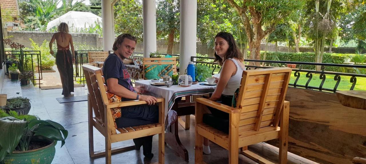 Aivilo Home Entebbe Luaran gambar