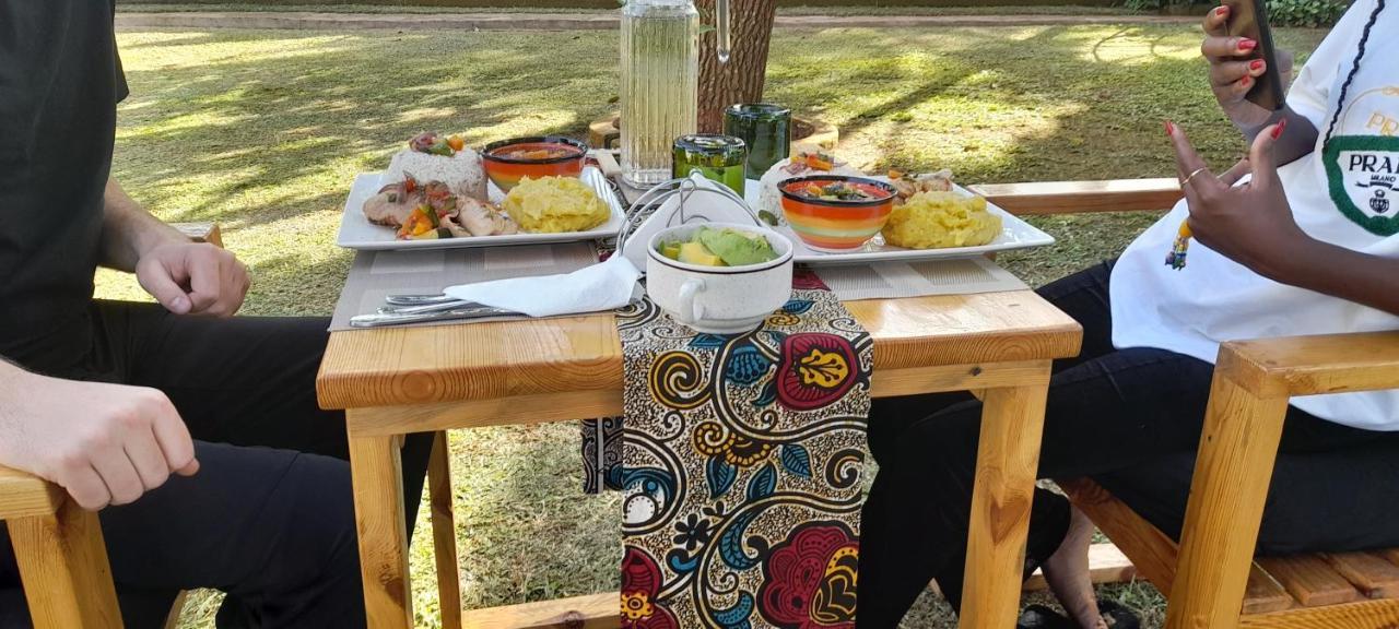 Aivilo Home Entebbe Luaran gambar