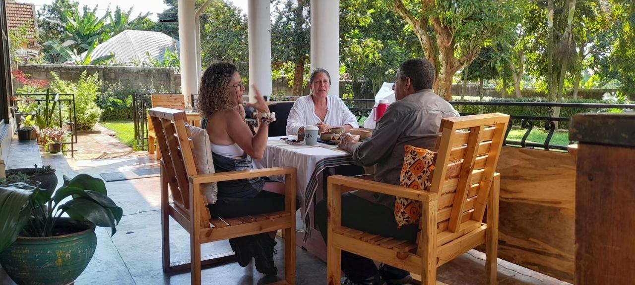 Aivilo Home Entebbe Luaran gambar