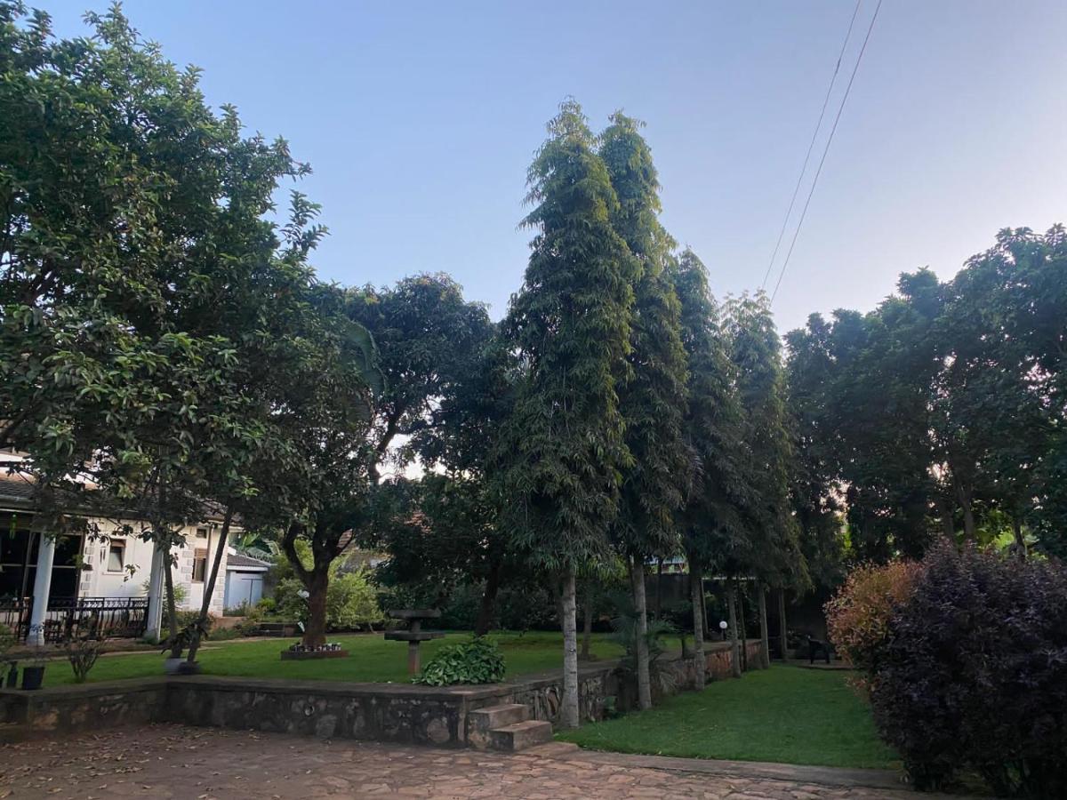 Aivilo Home Entebbe Luaran gambar