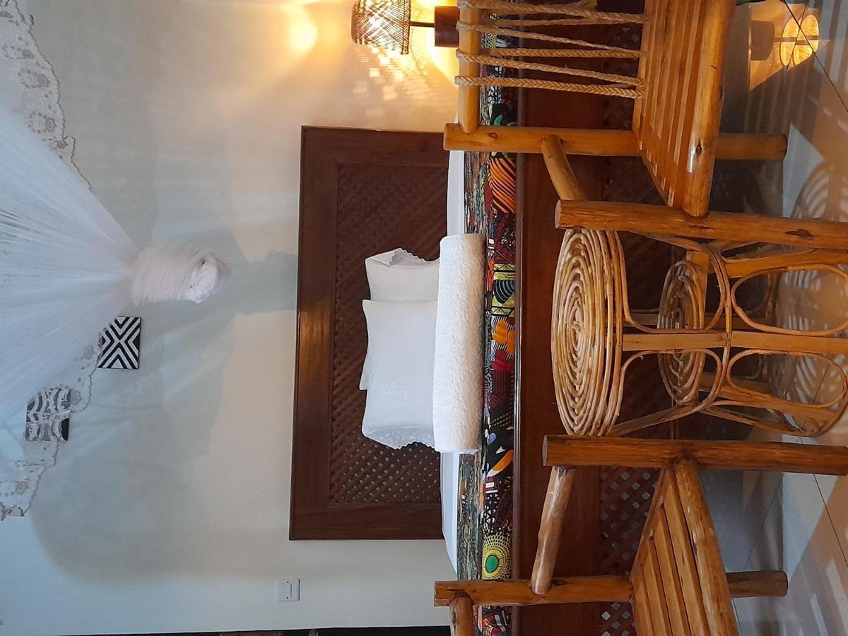 Aivilo Home Entebbe Luaran gambar