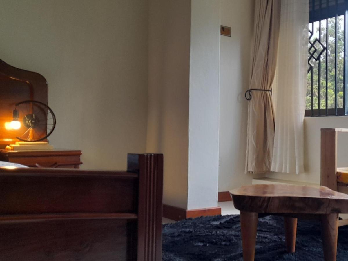 Aivilo Home Entebbe Luaran gambar