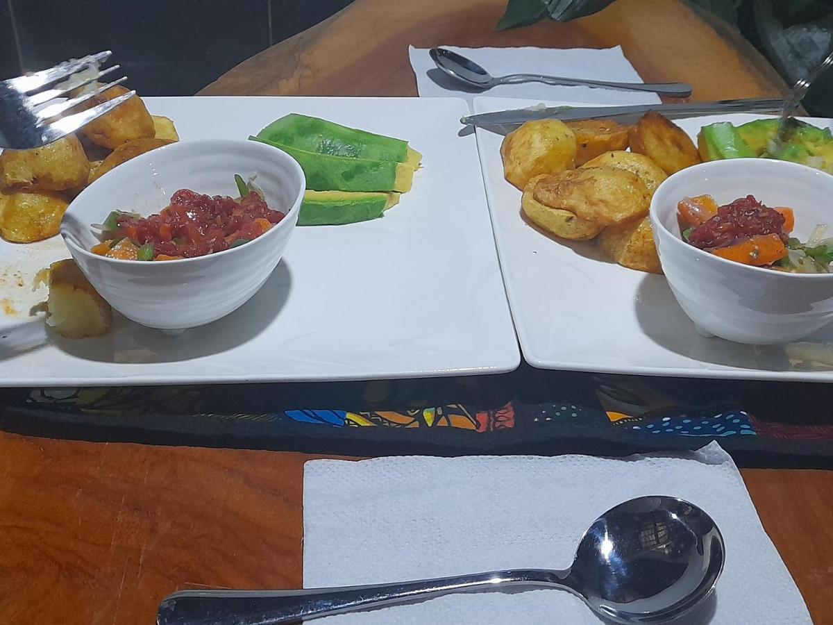 Aivilo Home Entebbe Luaran gambar
