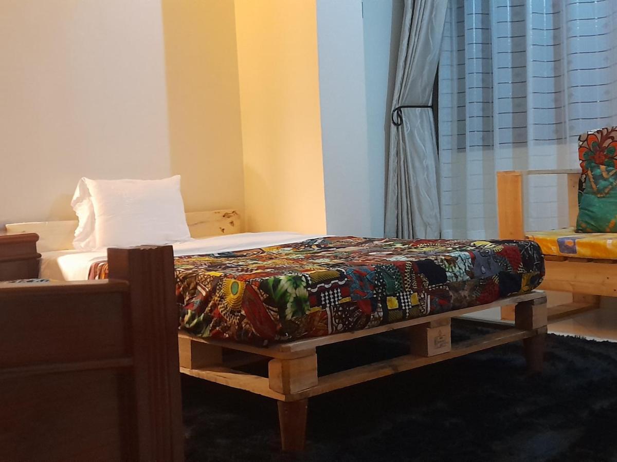 Aivilo Home Entebbe Luaran gambar
