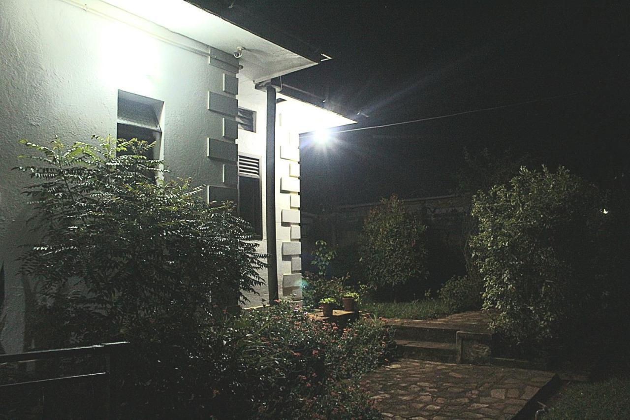 Aivilo Home Entebbe Luaran gambar