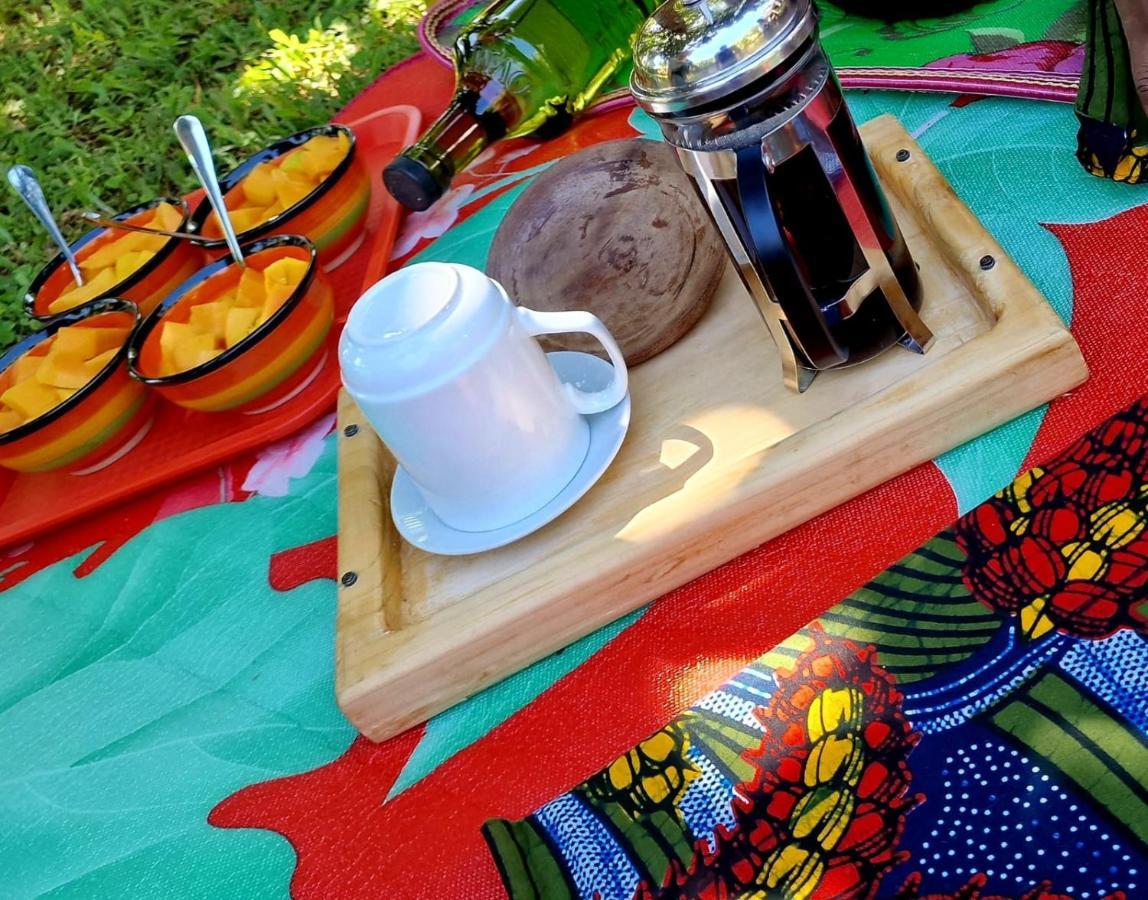 Aivilo Home Entebbe Luaran gambar