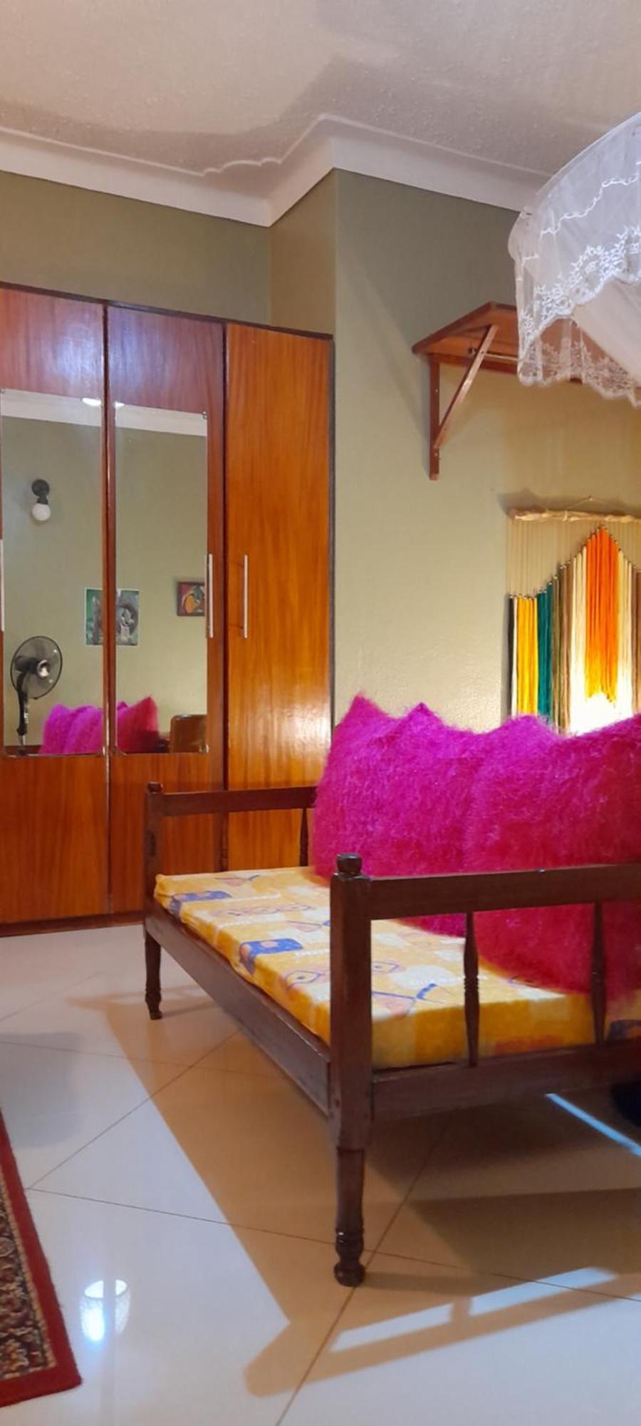 Aivilo Home Entebbe Luaran gambar